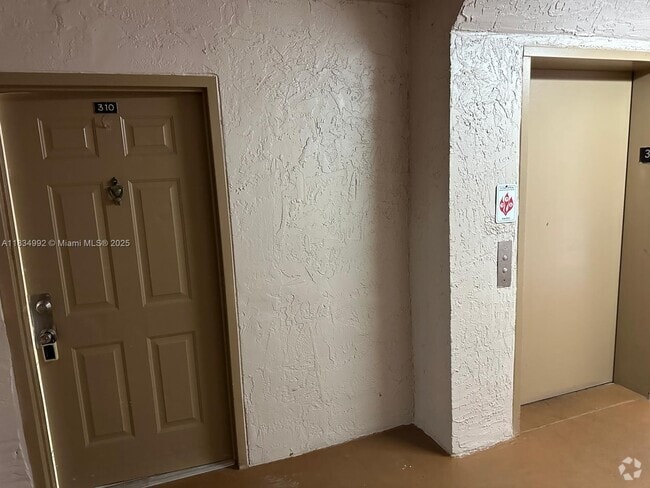 Building Photo - 15221 SW 80th St Unit 310 Rental