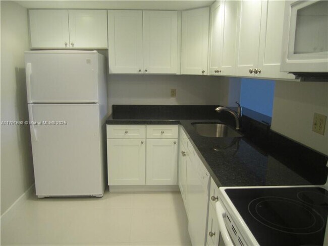 Building Photo - 8075 SW 107th Ave Unit 223-223 Rental