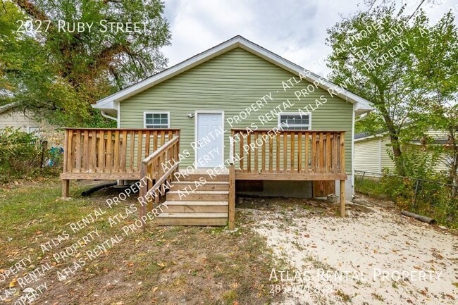 Photo - 2027 Ruby St