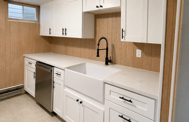 52 Tiffany St Unit 1
