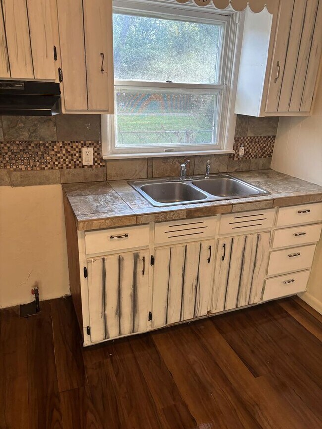 Cute 3 Bedroom house with detached 3 Car G... House Rental in Toledo