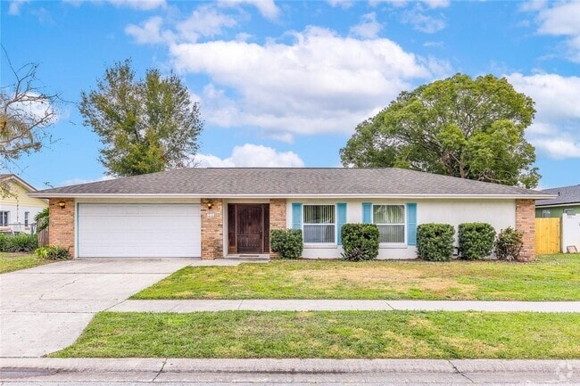 Building Photo - Lakefront Living in Longwood – Winsor Manor Rental