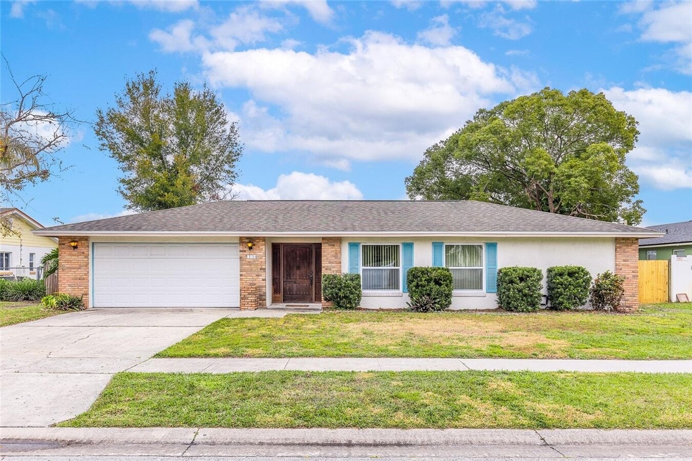 Lakefront Living in Longwood – Winsor Manor - Lakefront Living in Longwood – Winsor Manor House