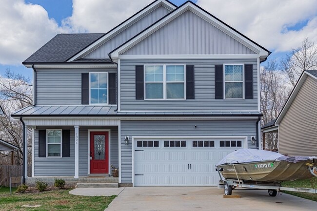 Pet Friendly Three Bedroom! - Pet Friendly Three Bedroom! House