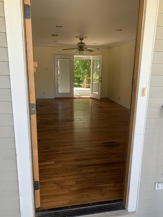 Photo - 212 Lyman Dr