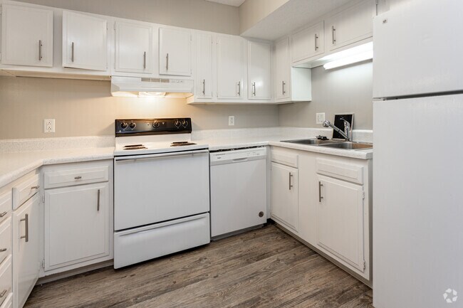 2 BR, 2 BA - 1,175SF