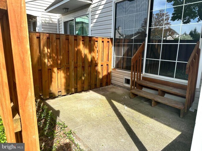 Photo - 7108 Sheffield Dr Townhome