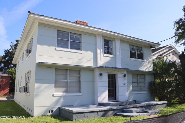 Building Photo - 1313 Lasalle St Unit 3