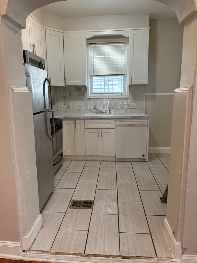 Photo - 2550 S 6th St