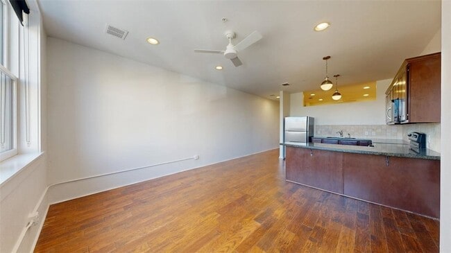 Photo - 206 N Main St Unidad 128