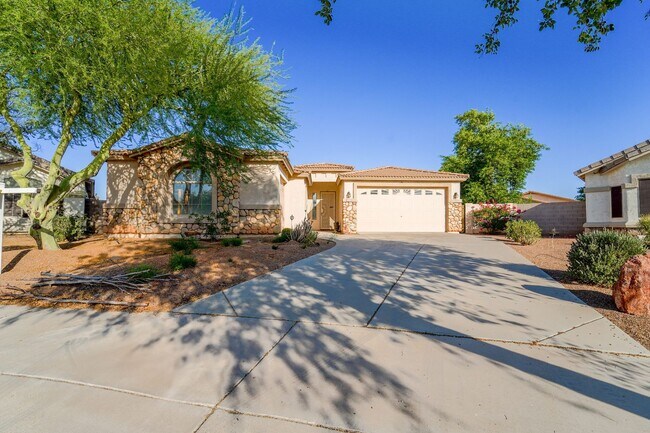 Photo - Oversized Lot + Dual Garages! 3 Bed + Den in Mountain Vista