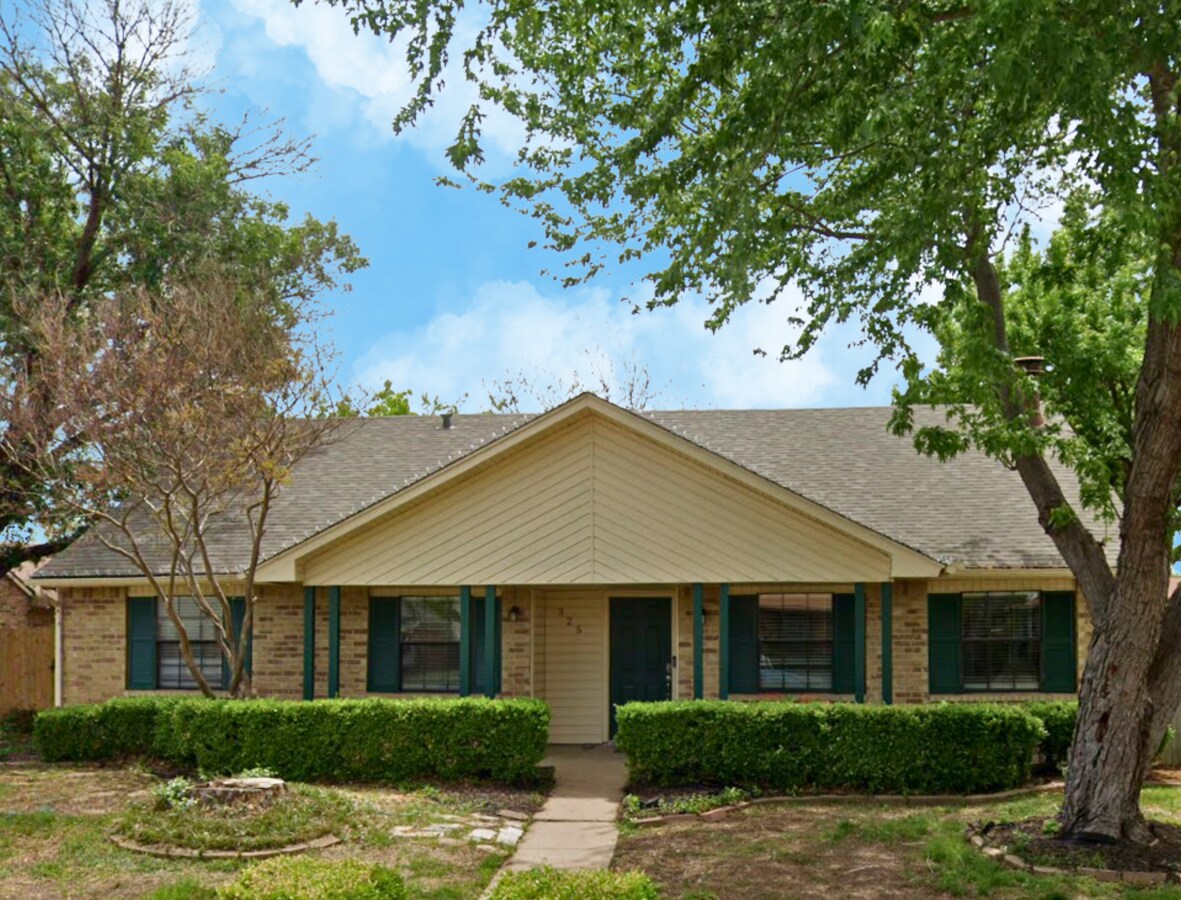 Photo - 325 Hemlock Dr