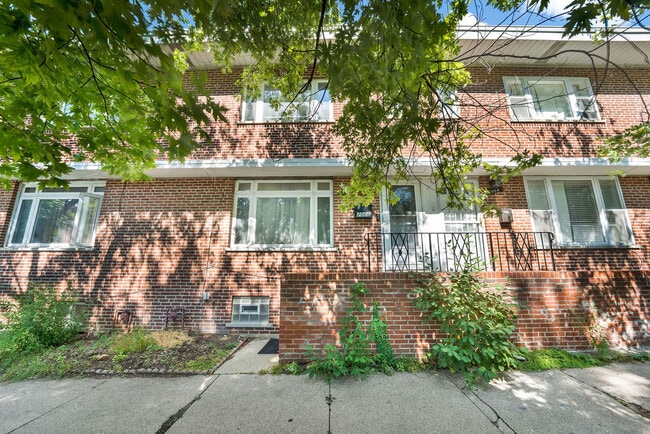 Building Photo - 2006 W Farwell Ave