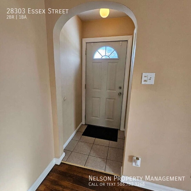 Photo - 28303 Essex St