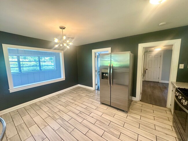Photo - 603 39th St W