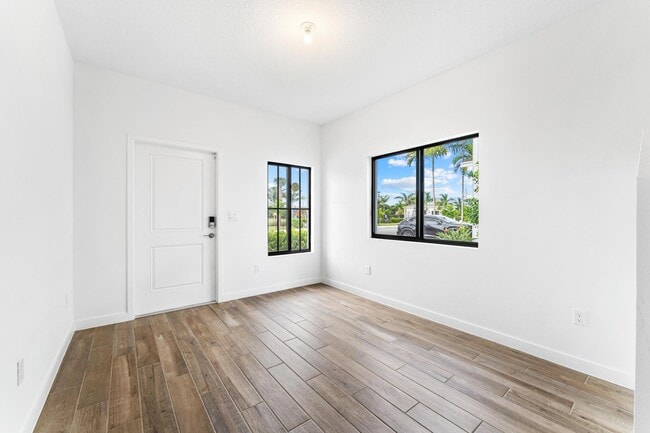 Photo - 5024 Elderberry St