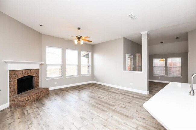 Photo - 860 Roaring Springs Rd