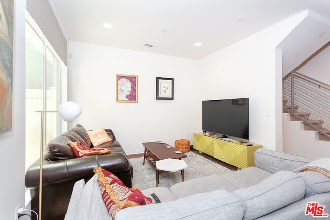 Photo - 2924 Rowena Ave Unit 1