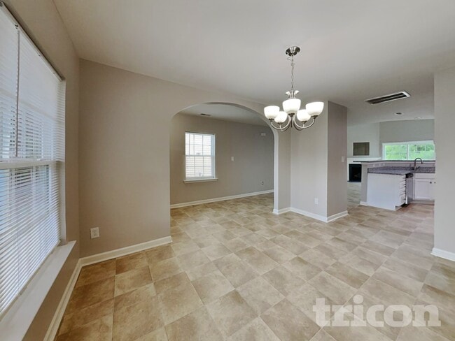 Photo - 910 Statler Dr