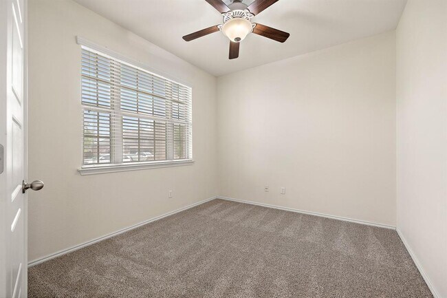 713 Carillion Dr