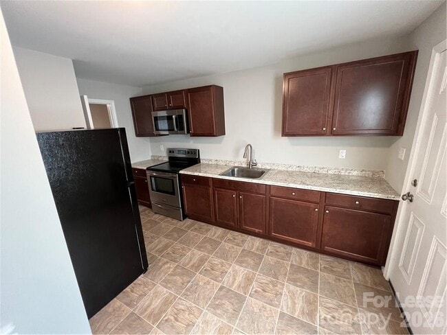 Photo - 720 E Pine St