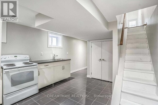 Photo - 401 Crawford St