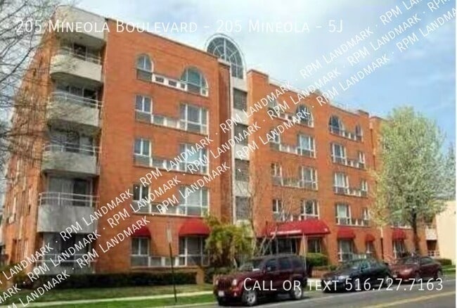 Building Photo - 205 Mineola Blvd Unit 5J
