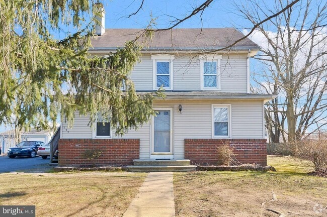 Building Photo - 104 Market Pl Unit 104 Rental