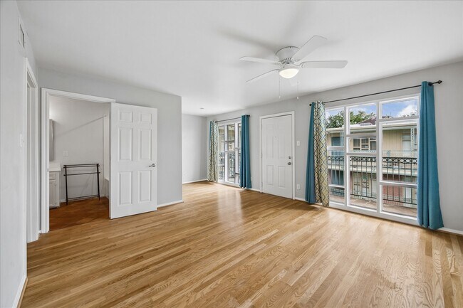 Photo - 3502 Burlington St Unidad 13