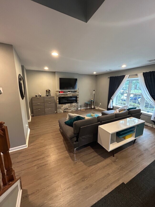 Photo - 448 Saint Giles Ct