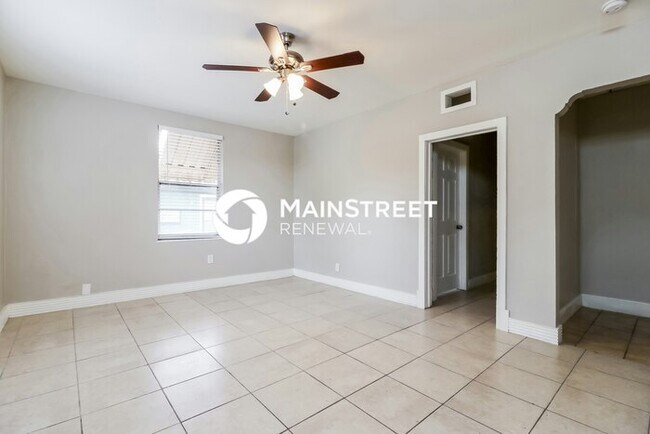 Photo - 4 Bedroom Pet-Friendly Home in Tampa, FL with Main Street Renewal