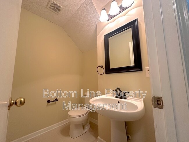 Photo - 131 Camforth Dr