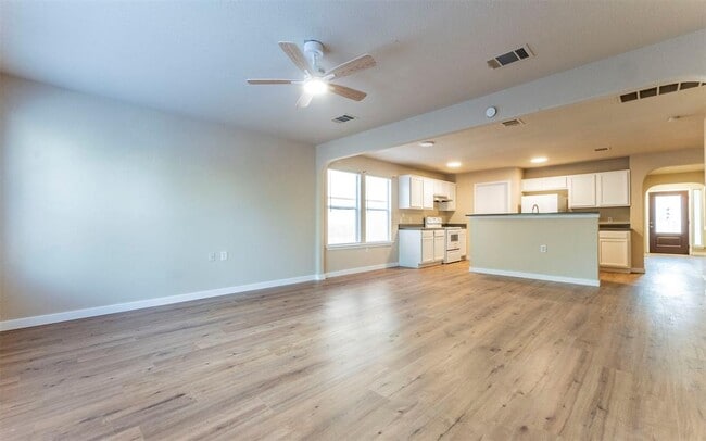 Photo - 7106 Thannas Way