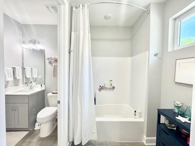 Photo - 215 Allen St