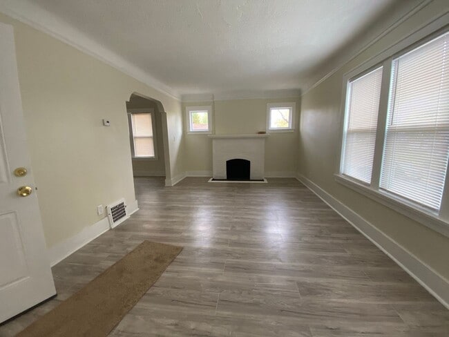 Building Photo - 14565 Hubbell Ave Unit 14565 Hubbell Upper