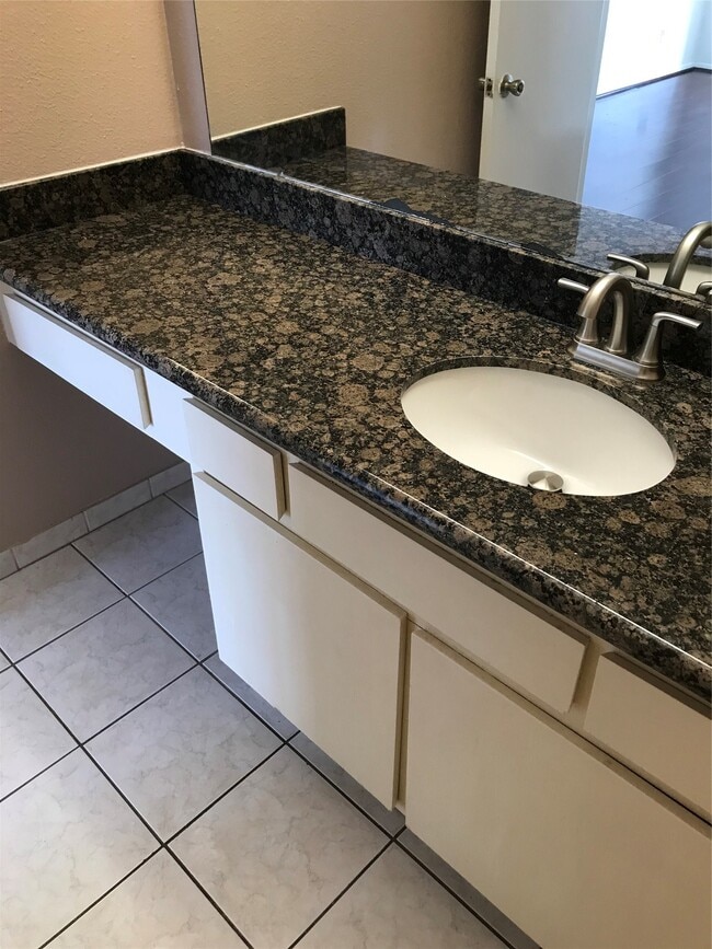 Photo - 2121 Hepburn St Unit 1224