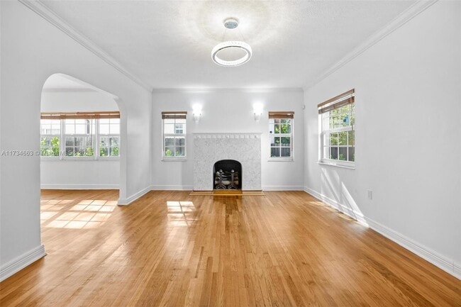 Photo - 2410 Swanson Ave