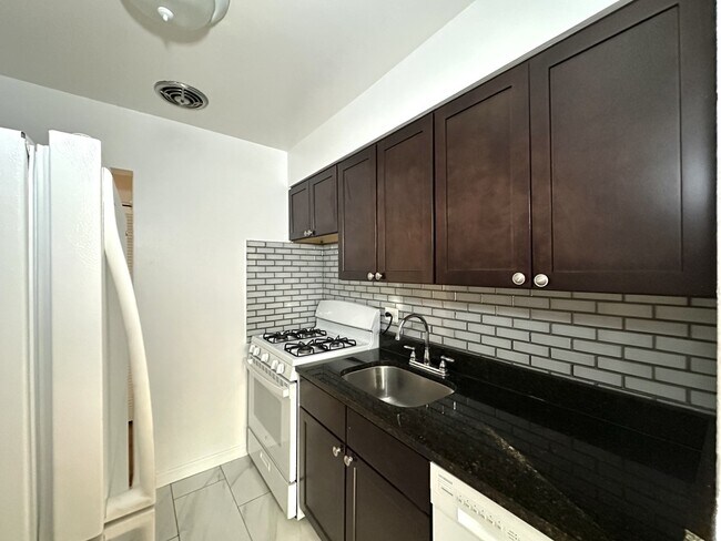 Photo - 6830 N Sheridan Rd Unidad 374