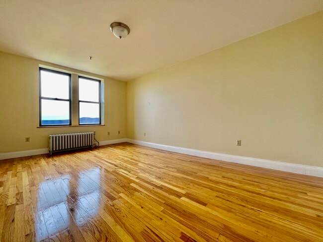 Photo - 268 Broadway