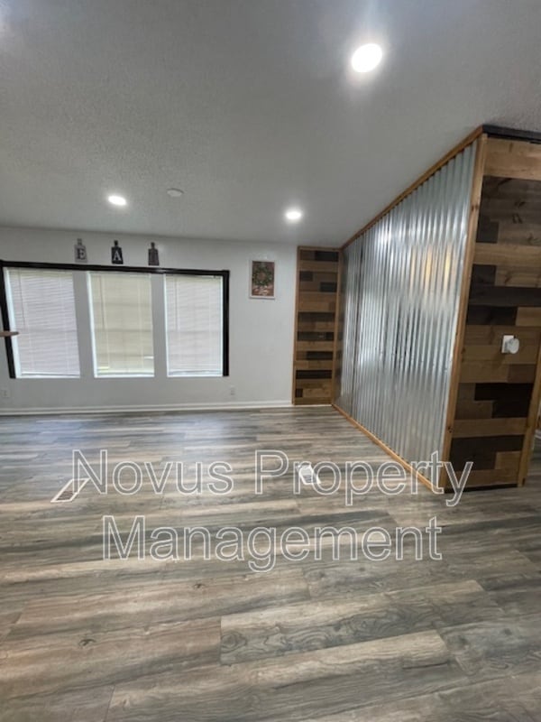 Photo - 105 Holly Dr