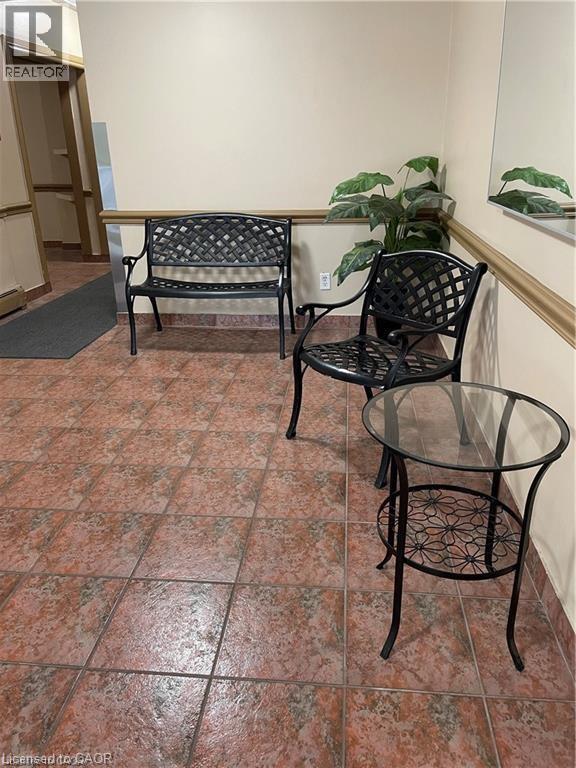 Photo - 141 Catharine St S Unit 903