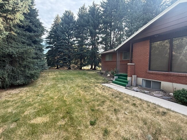 Photo - Beautiful home, large shade trees, walk to the lake, minutes to ski resorts