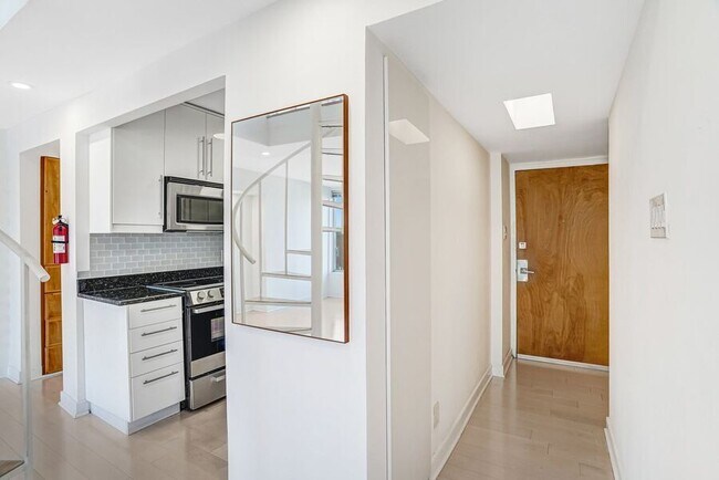 Photo - 1800 R St NW