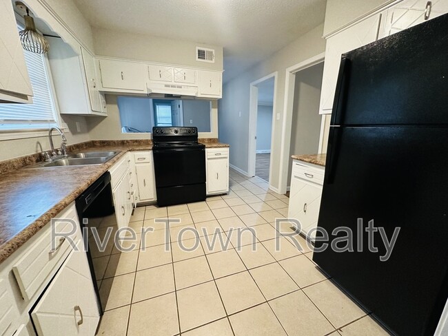 Photo - 5392 Elmhurst Ave