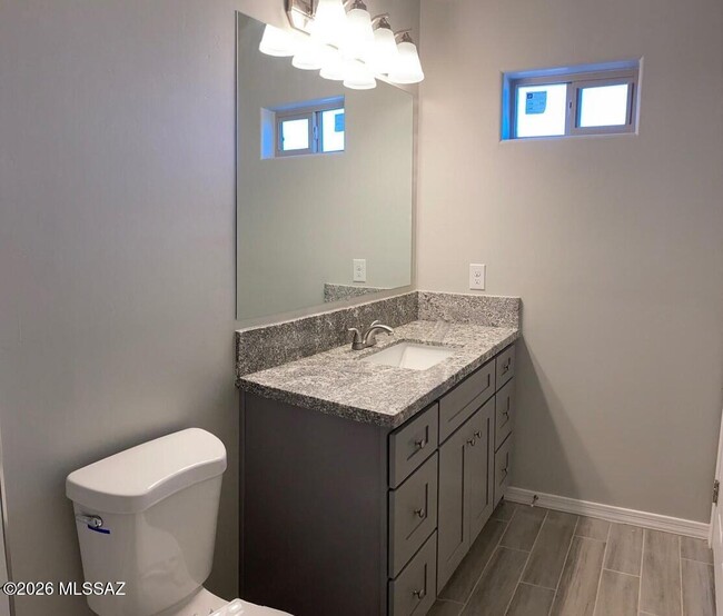 Photo - 260 W 24th St
