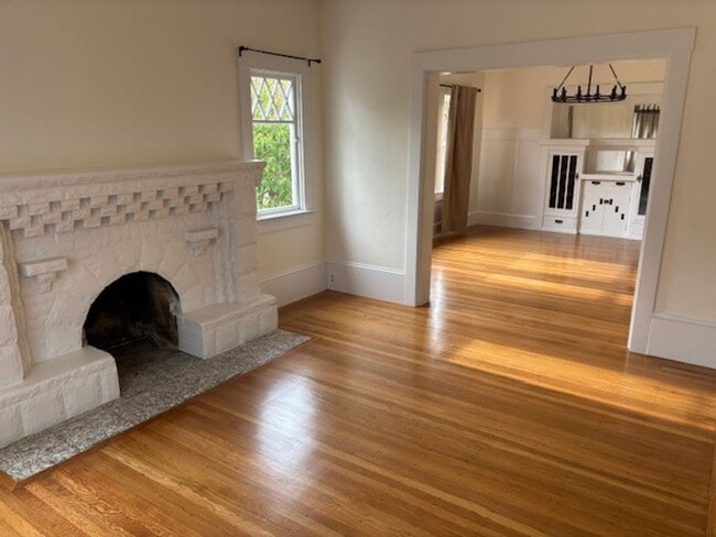 Photo - Beautiful Centrally Located Rockridge Craftsman!