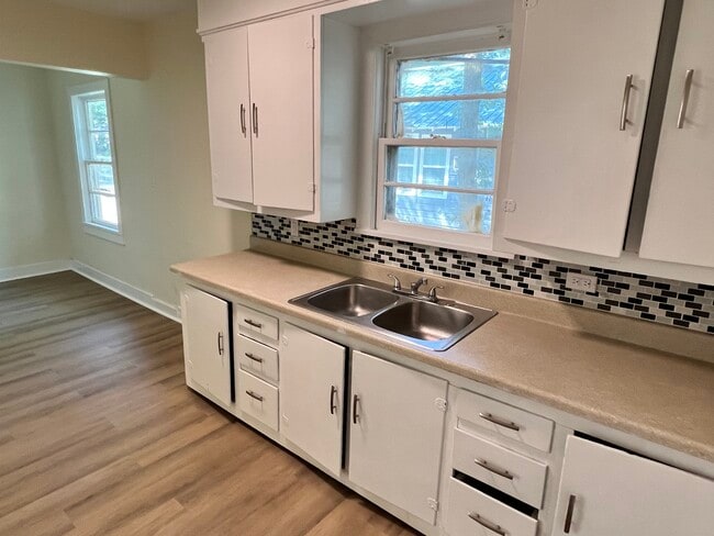 Building Photo - 802 McBee St