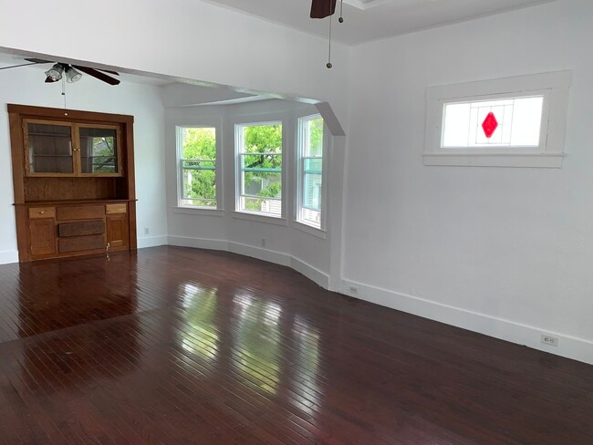 Great room - 3146 2nd Ave
