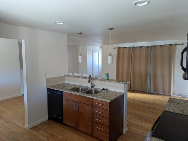 Photo - 6056 Simms St