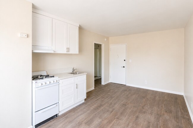 Photo - 9215 Sepulveda Apartments